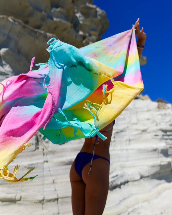 Serviette de plage solaire Towel to Go Tie Dye avec boîte cadeau recyclée, rose, vert