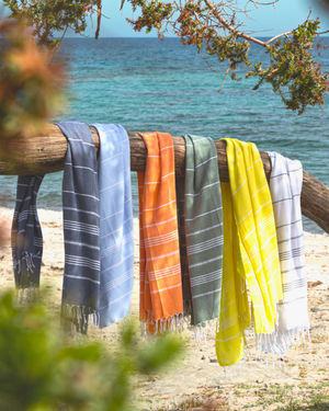 Towel to Go Ipanema quick-dry beach towels in a lifestyle setting.