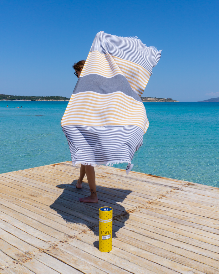 Bali Safran & Anthrazit – Schnelltrocknendes Strandtuch aus Baumwolle
