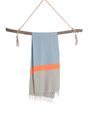 Towel to Go Neon in Blue and Grey quick-dry beach towel.