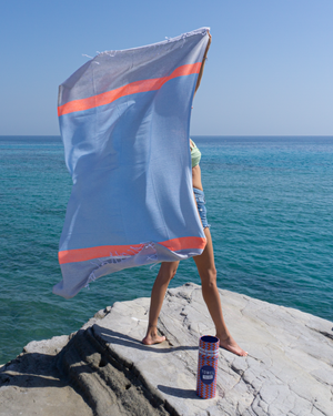 Towel to Go Neon in Blue and Grey quick-dry beach towel.